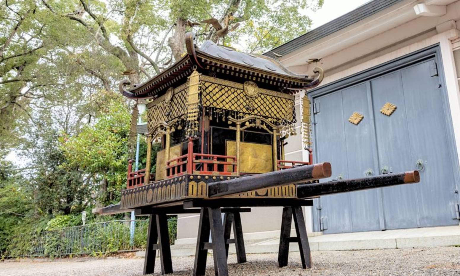 黒漆金銅装神輿 – 【長田神社】文化財
